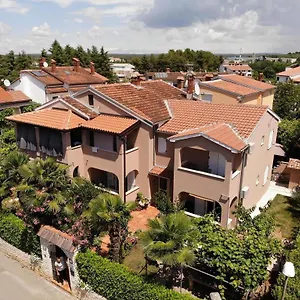 apartments-sven-marino.in-istria.net/